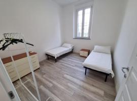 Appartamento viktor, hotel v destinaci Cislago