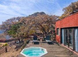 Casanevo Suite - outdoor Jacuzzi - Mountain views, apartment in Tepoztlán