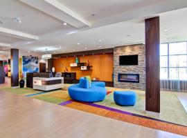 Fairfield Inn & Suites by Marriott Kamloops، فندق مع مسابح في كاملوبس