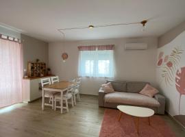 MINT&ROSE, apartment in Peroj