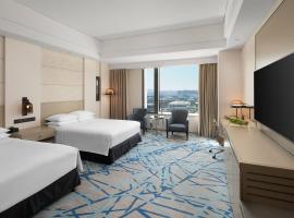 Renaissance Shanghai Caohejing Hotel، فندق في كسوهوي، شانغهاي