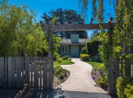 3757 Garden House Sanctuary home, Hotel in Carmel