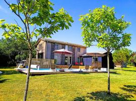 Maison Les Terrasses, 4 star rated wooden house, hotel em Dévillac