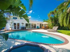Bay Breeze House Waterfront home with pool