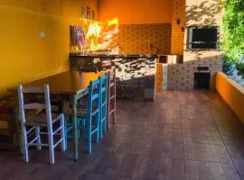 Casa Completa com Churrasqueira e Jardim em Foz