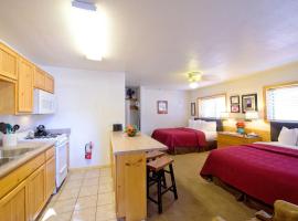 Sitzmark Sports Lodge, serviced apartment in Red River