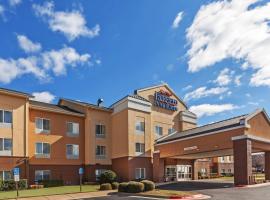 Fairfield Inn & Suites by Marriott Rogers、ロジャースのホテル