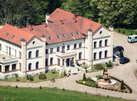 Pałac SŁONOWICE, hotel mesra haiwan peliharaan di Brzeżno