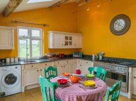 Friends, Family and Colleagues Suite, vacation rental in Napton on the Hill