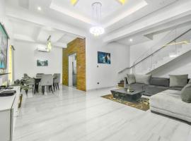 Gorgeous Short-let Apartment Lekki, hotel di Lekki