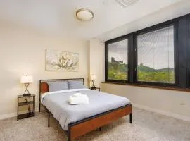 Sprawling Stadium Views TOP LOCATION BEST VIEWS 24-7 Gym Lounge Roku