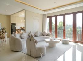 Elok Villa 4 bedroom with a private pool, hotel in Bandung