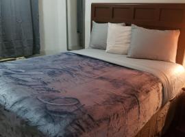 OSU 2 Queen Beds Hotel Room 226 Wi-Fi Hot Tub Booking, feriebolig i Stillwater