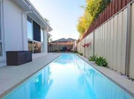 Sandstone Point Luxury 5 bedroom Home