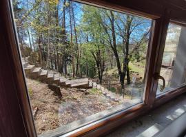 Yellow house 2, hotel en Cuasso Al Monte