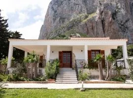 Casa Enza di fronte la Tonnara