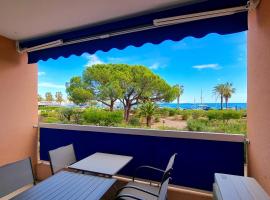 Apartment in Fréjus Plage by the seaside with direct access to the beach, khách sạn ở Fréjus