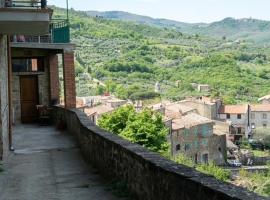 Cantina nel Castello, hotel com estacionamento em Montegiovi