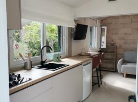 Robinson house in Okrug Gornji with sea view, terrace 4452-1, hotel i Okrug Gornji