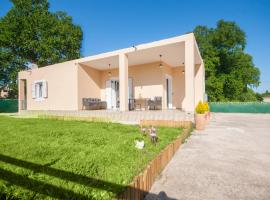 Patelis House, hotel i Potamós