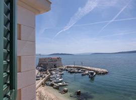 Apartman Mala plaža 2, hotel in Kaštela