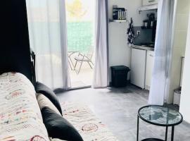 Joli Petit Studio Cosy: Marignane şehrinde bir otel