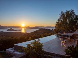 The Boatyard Luxury Villa, villa em Tzíkidhes