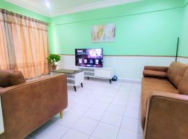3 Rooms 2 parking 10pax PSR Comfy Sofa&Bed near MRT Eateries McD, hotel a Seri Kembangan