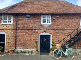 Plumpton Barn, cabin in Ashford