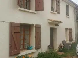 Loue maison de village à Hyères/ les Borrels