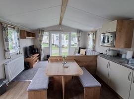 Holiday Home at Cherry Tree Holiday Park 738, отель в Грейт-Ярмуте