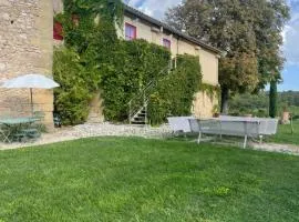 Studio Est - 30 m2 Domaine viticole Château Barbebelle - Jardin & Boulodrome partagés