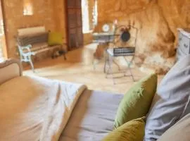 Domaine de Cantegrel - Gîtes de Charme et Suite Troglodyte en Périgord