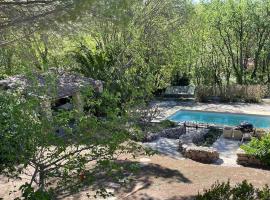 Le relais de Romane Logement 3 étoiles tout confort, piscine, vacation home in Saint Antonin du Var