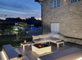 Villa Moura - Pool & Jacuzzi, hotel con estacionamiento en Póvoa de Lanhoso