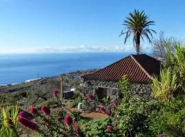 Casita en el campo con vista al oceano