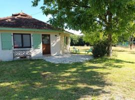 L'Octogon - Peaceful haven for couples and individuals seeking calm and tranquility in spacious comfortable surroundings, cheap hotel in La Chèvrerie