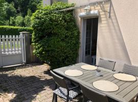 Petite maison avec terrasse, hotel Jurançonban