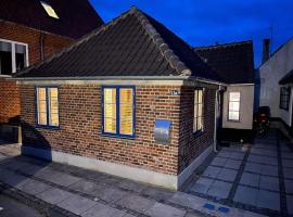 Hyggeligt lille byhus lige mellem havnen og bytorv, villa in Ringkøbing