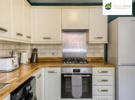 LOW Price this winter 3 Bedroom House in Coventry - Sleeps 5 - With Free Unlimited Wi-fi, Driveway & Garden By Passionfruit Properties- 26WWC, hotel s parkovaním v destinácii Coventry