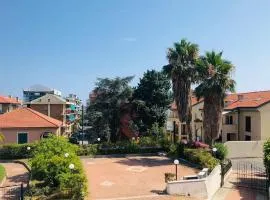 Pietra Ligure - Essential with Swimming Pool