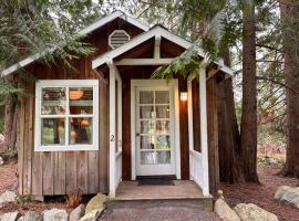 Lopez Farm Cottages & Tent Camping, מלון ליד Friday Harbor Airport - FRD, Lopez