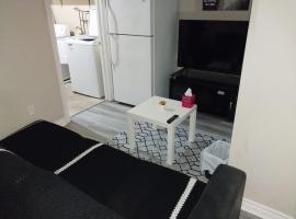 Lovely and calm townhouse with free parking, hotell i London