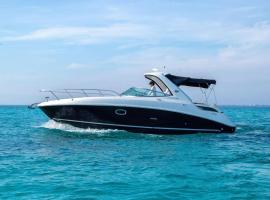 Yacht Cancun Rent & Tours, båt i Cancún