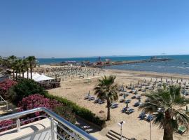 Wave Beachfront Apartments, huoneistohotelli kohteessa Durrës