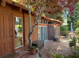 Monthly Only - Canyon Cottage in the Redwoods near Downtown, hotel a Santa Cruz