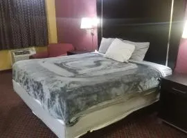 OSU 2 Queen Beds Hotel Room 209 Wi-Fi Hot Tub Booking