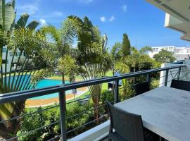 Brandnew 68m2 apartment, seaview, pool access, 500m to beach, lejlighed i Ban Karon