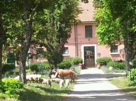 Country House Villa delle Rose Agriturismo, hotel dengan parkir di Rionero in Vulture