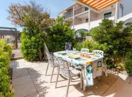Duplex à Saint-Pierre-La-Mer - Parking, 2 Chambres, Terrasse - FR-1-409A-24